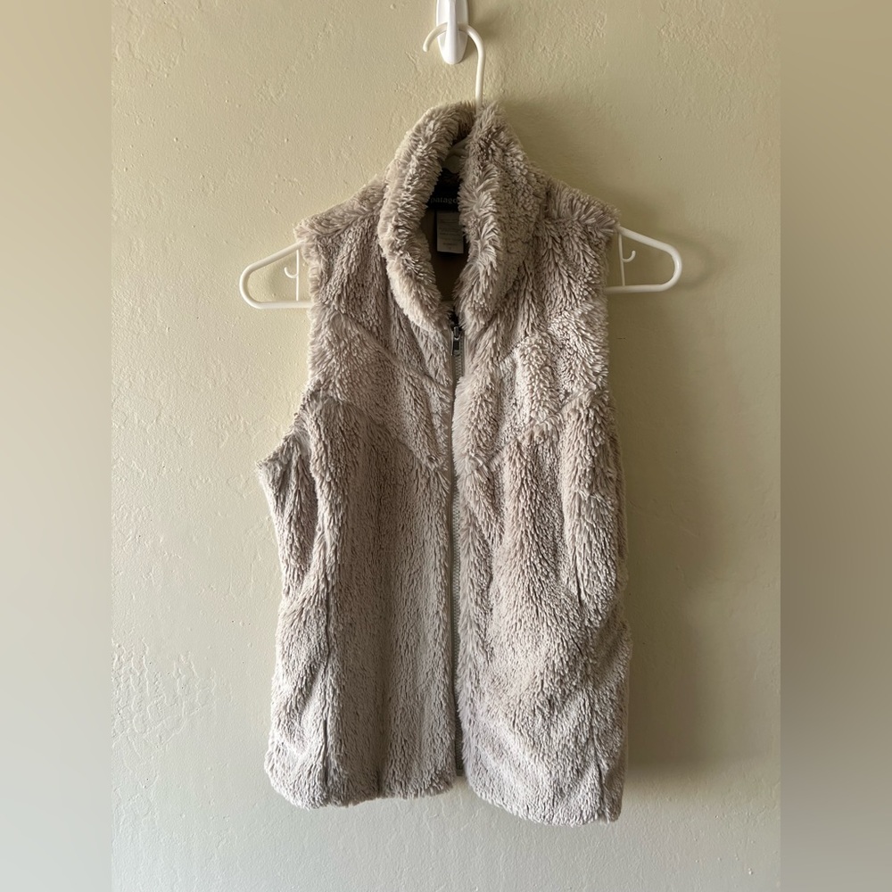 Patagonia Women's Plush Vest‎ in Cream